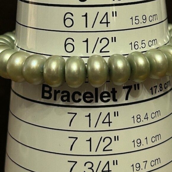 Beautiful, fine Pair Large Honora Cultured Pearl Bracelets Light Green stretch - Picture 4 of 6